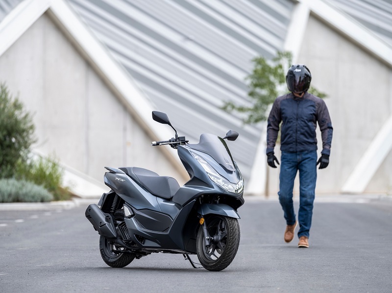 Το νέο Honda PCX125 του 2021σύντομα στη Moto Petsas